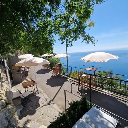 Un Giardino Su By World * Camogli